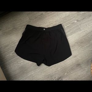 NWOT lululemon women’s running shorts size 6